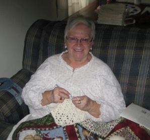 Noreen Crocheting 001 (400x300)