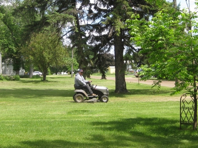 Dennis on his mower (400x299)