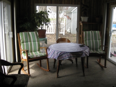 Garage Porch Ready to Enjoy (400x300)